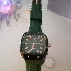 Men's Green Sport Silicone Strap Watch - Classic Analog Design